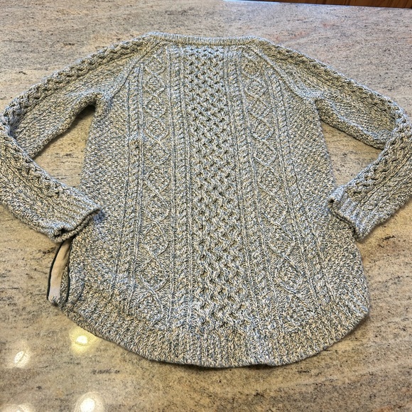 L.L.B. Signature Sweater Green & Cream - Picture 8 of 11